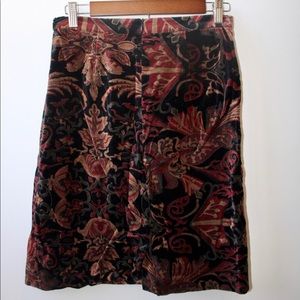 Velvet ornate skirt, size 6